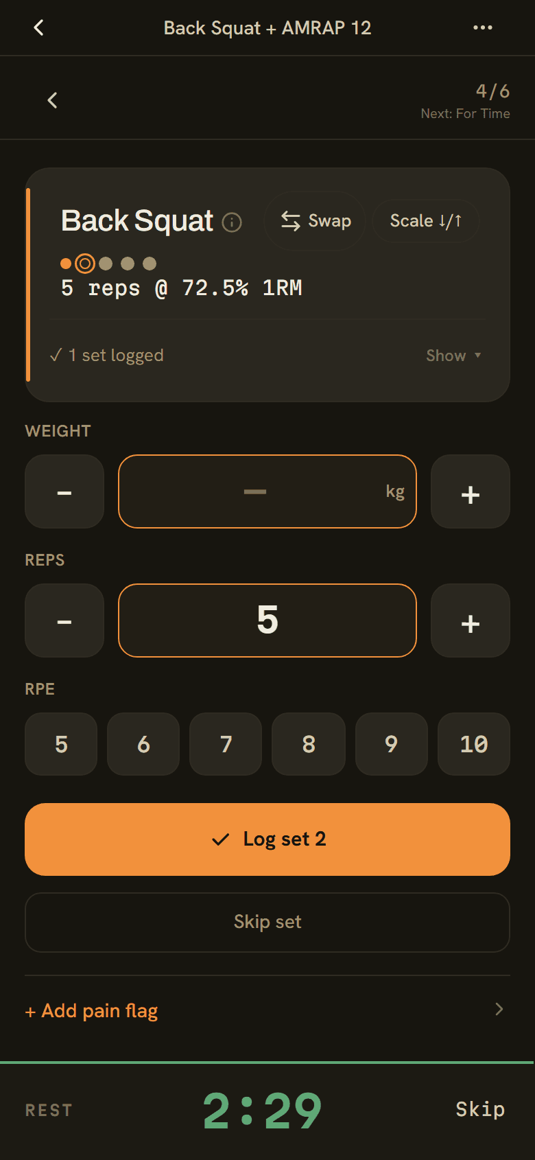 Session logger showing an active exercise with set tracking, weight inputs, and percentage of 1RM displayed